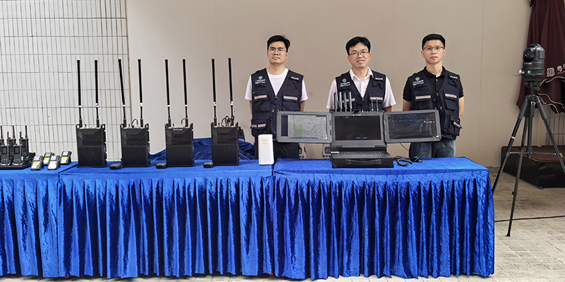 广哈通信现场展示应急现场指挥部整体通信解决方案设备.jpg